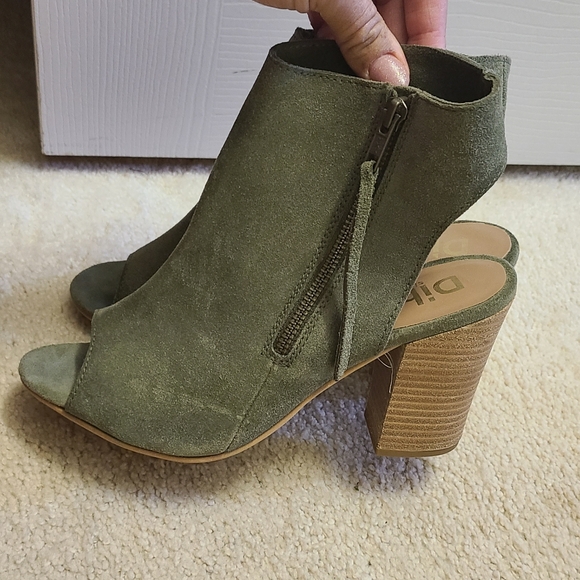 Green booties - Picture 2 of 6